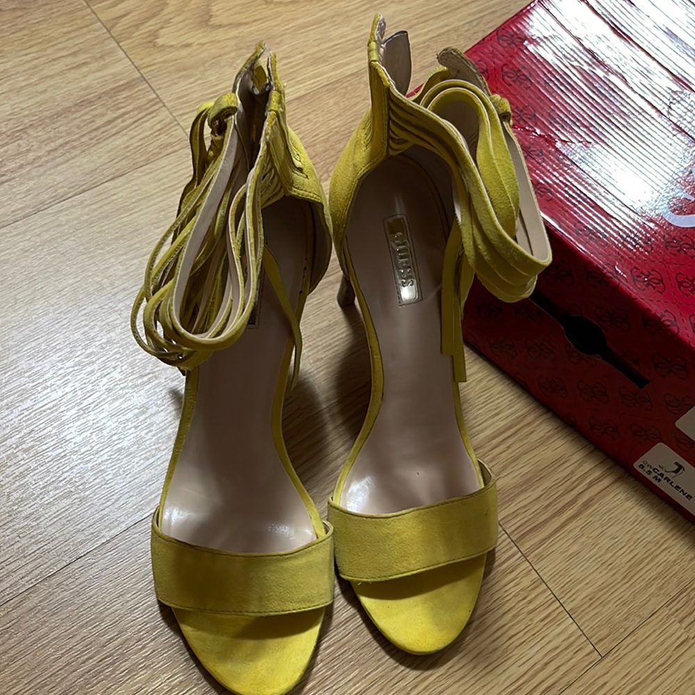 GUESS CARLENE YELLOW SUEDE!!